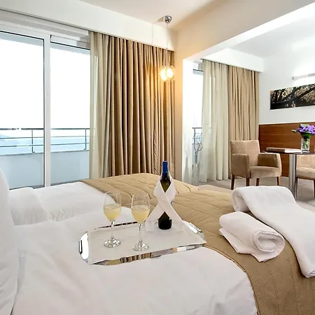 Lucy Hotel